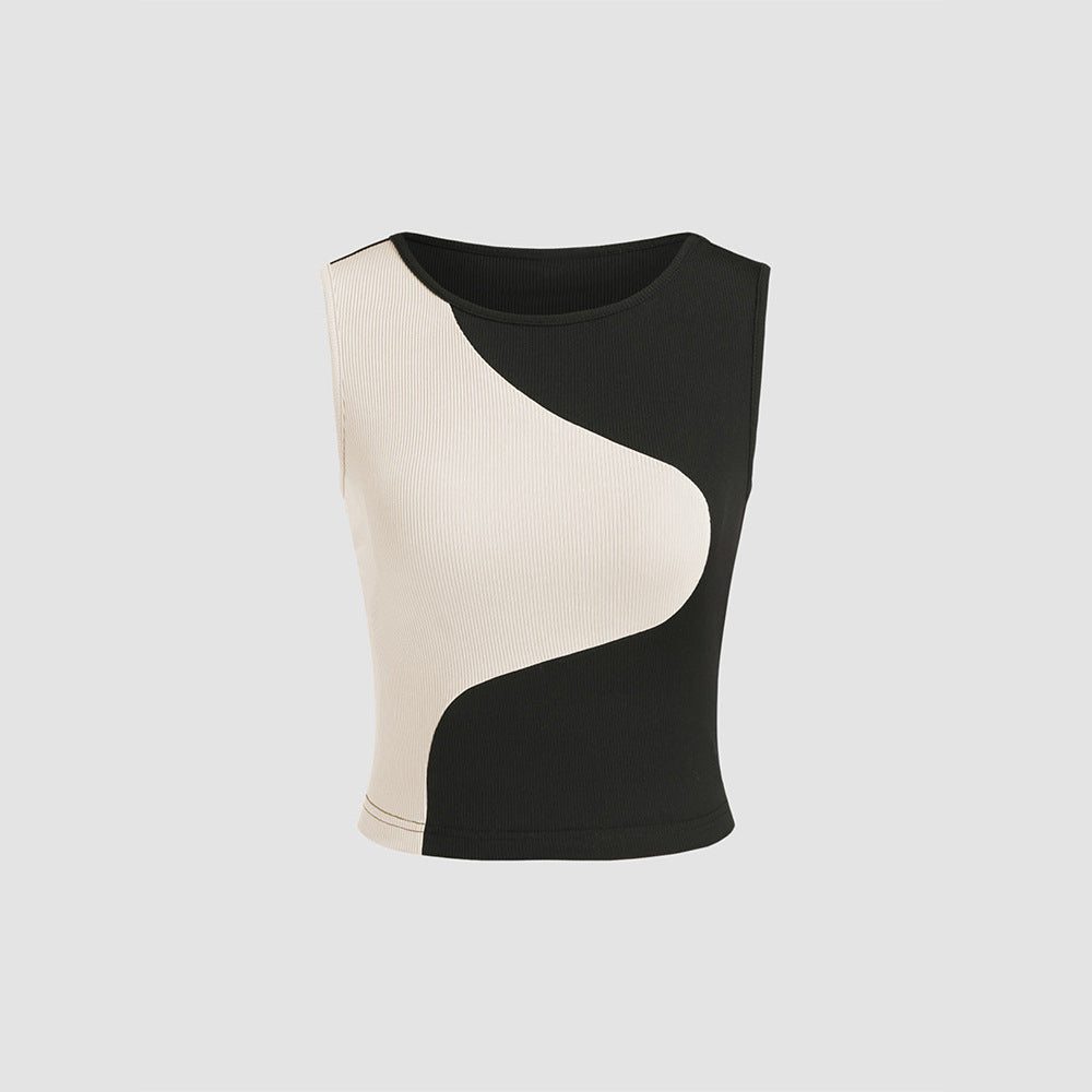 Top court pour femmes avec design asymétrique et contrastes raffinés Chic & Stil