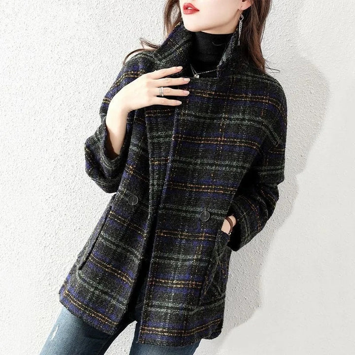 Women's Classic Check Jacket in Fashionable Oversized Style Chic & Stil