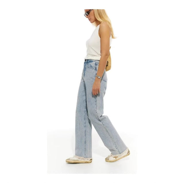 High-waisted wide-leg jeans for women with a vintage style and an authentic worn look Lune London