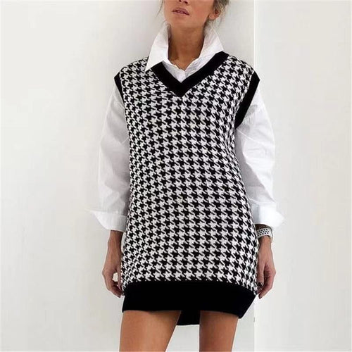 Sleeveless knit dress for women with a modern houndstooth pattern Lune London