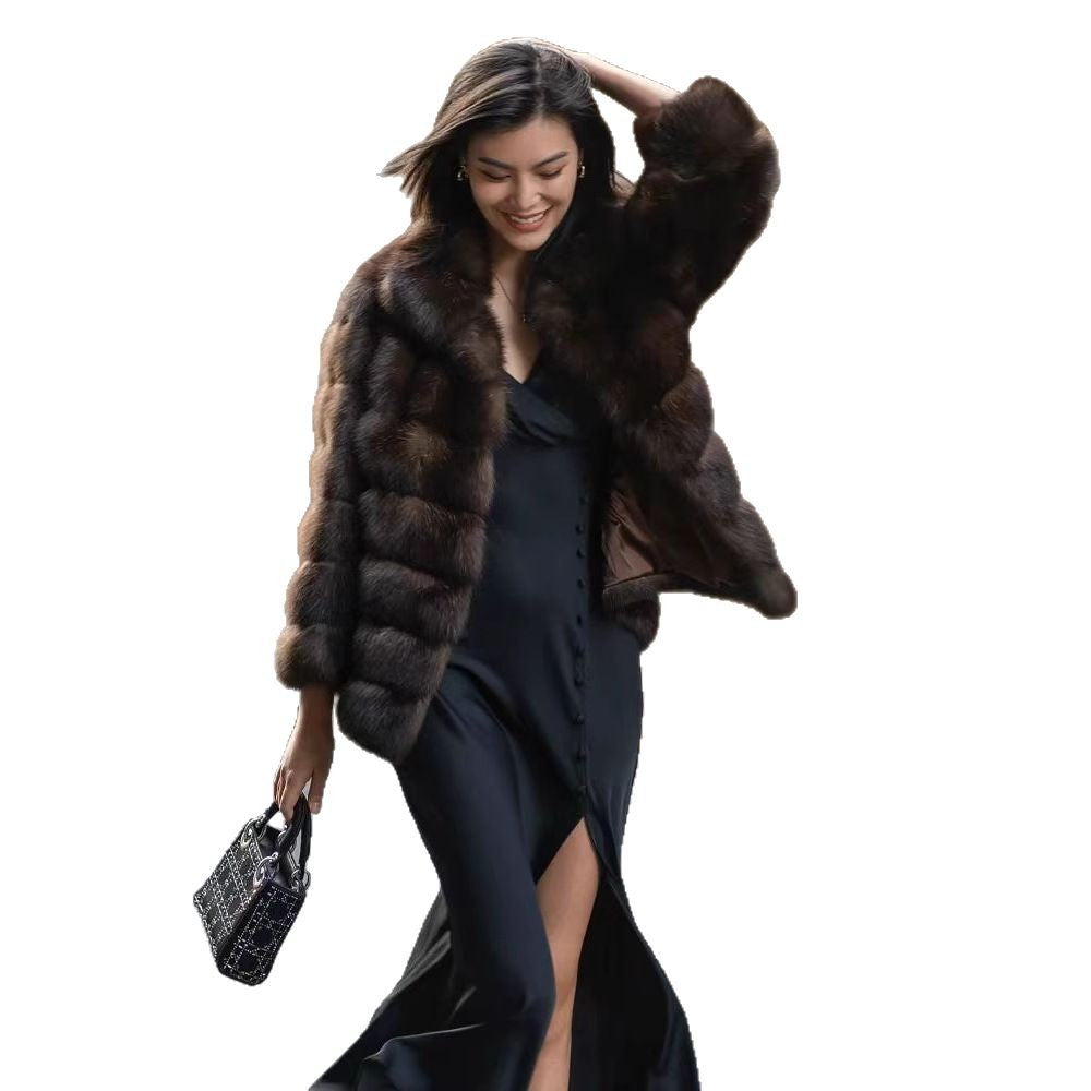 Ladies Elegant short jacket in luxurious faux fur with a voluminous design Lune London