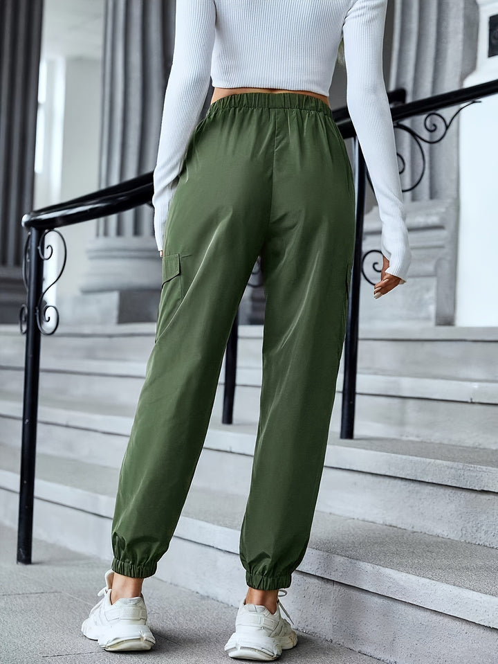 High-waisted cargo pants for women with practical side pockets Lune London