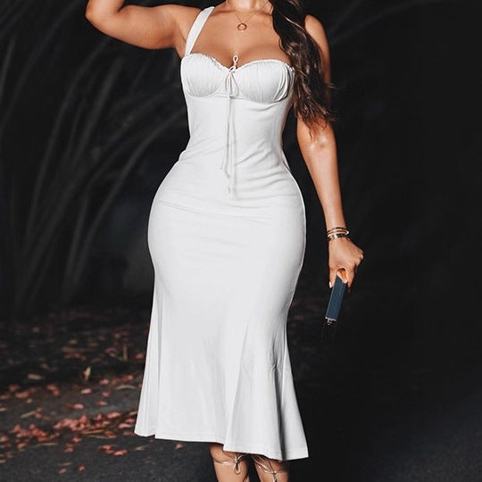 Ladies Elegant Maxi Dress with Refined Strap Details and a Chic Fitted Silhouette