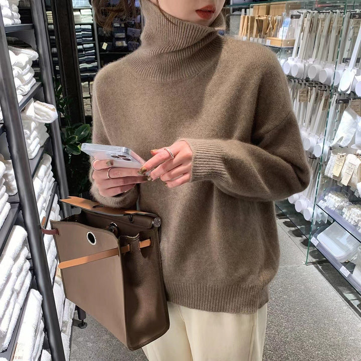 Casual turtleneck pullover for women in fine knit Lune London