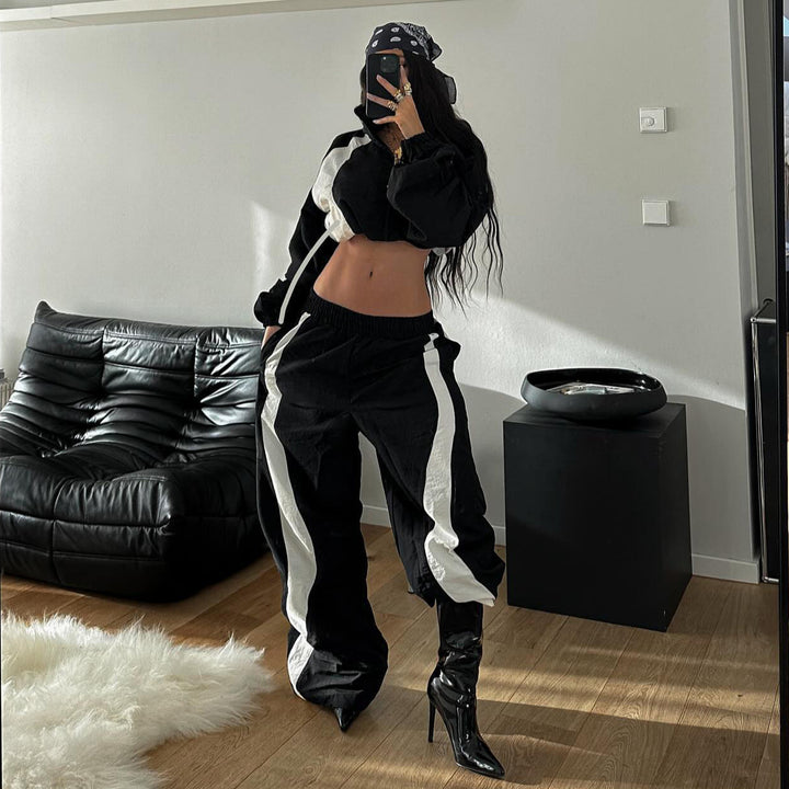 Women's sports outfit with elastic waist and contrasting bands Lune London