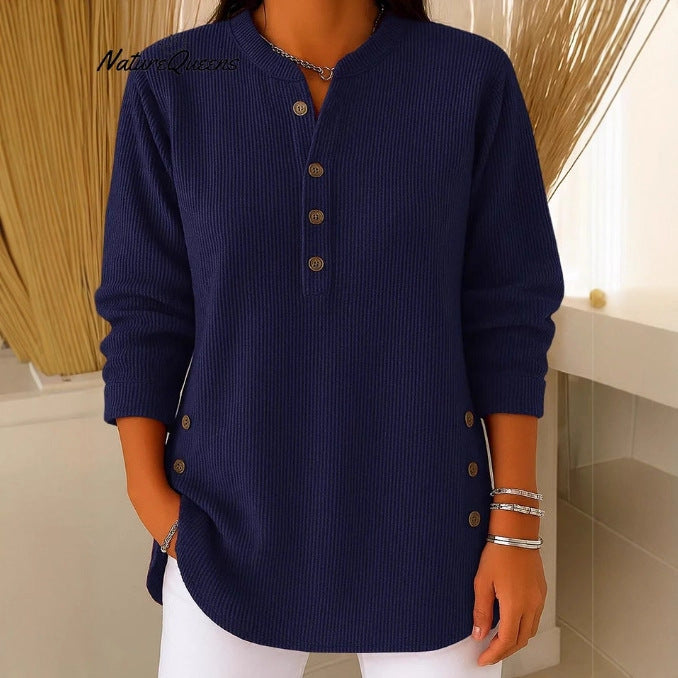 Chemise à manches longues pour femmes avec patte de boutonnage et détails modernes de boutons sur les côtés Chic & Stil