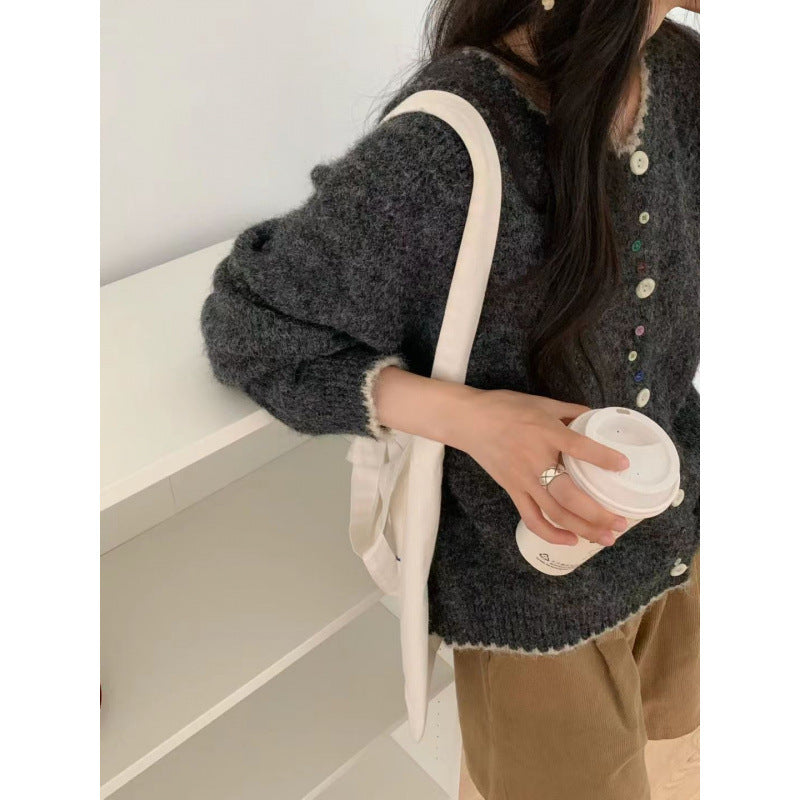 Cardigan femme confortable avec des détails de boutons colorés et une coupe décontractée Chic & Stil