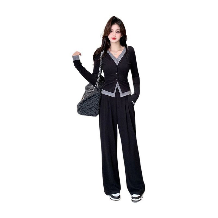 Ladies fitted long sleeve top with elegant under collar Chic & Stil