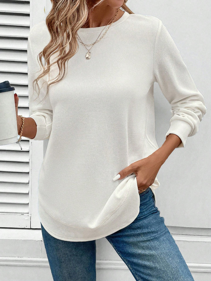 Casual long sleeve t-shirt for women with a fine texture and side slits Lune London