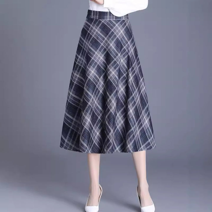 Plaid midi skirt for women in soft fabric and flowy cut Lune London