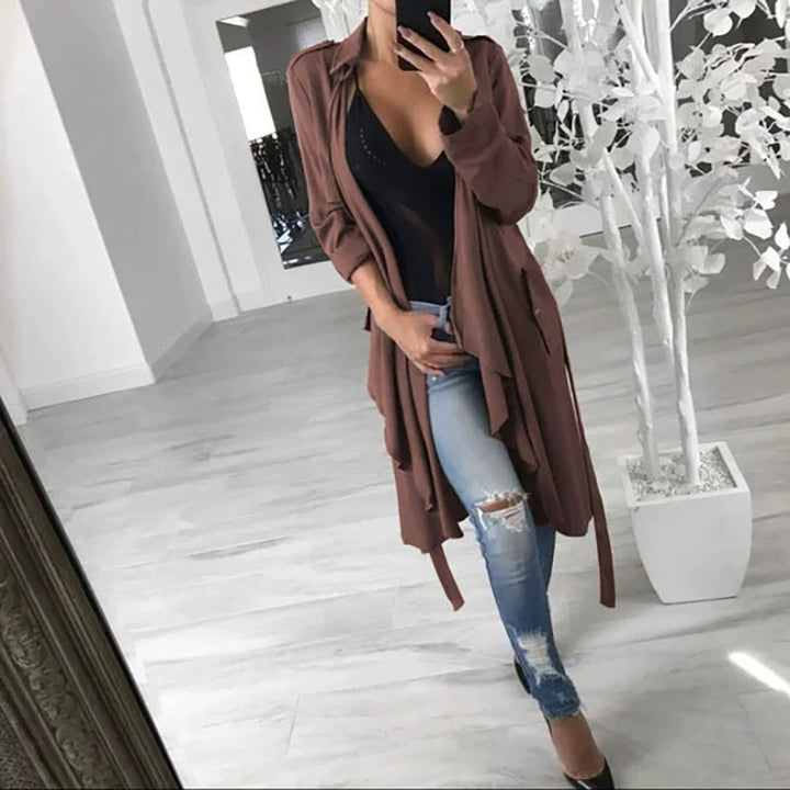Elegant women's wrap cardigan in soft fabric with a long cut and practical pockets Lune London