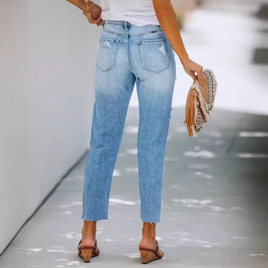 Jeans détruits pour femmes en style boyfriend décontracté Chic & Stil