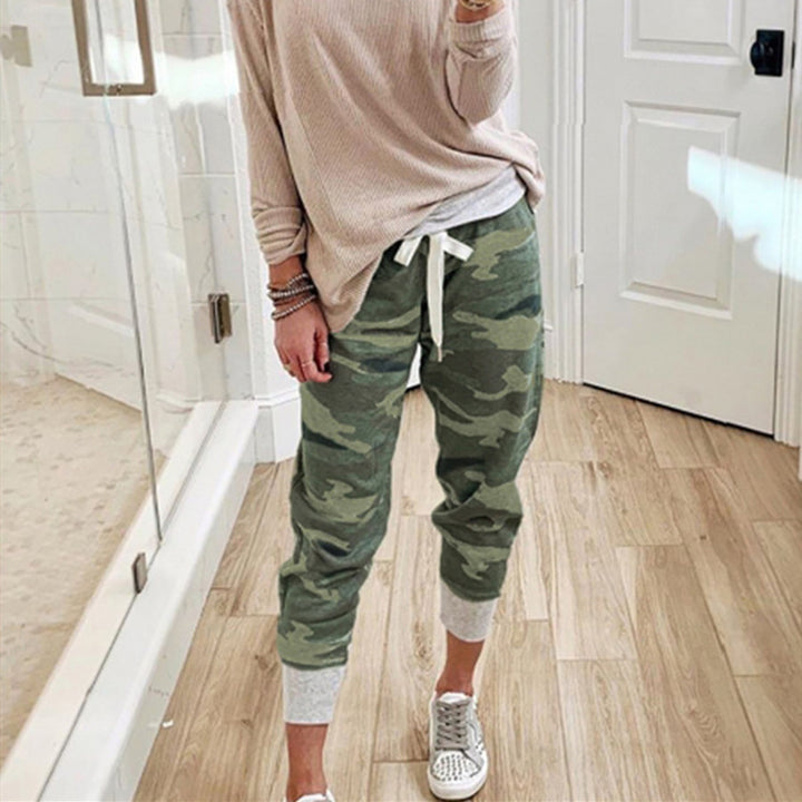 Comfortable cargo pants for women with elastic waist and side pockets Lune London