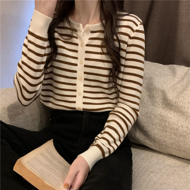 Pull en tricot à manches longues pour femmes avec fermeture à boutons Chic & Stil