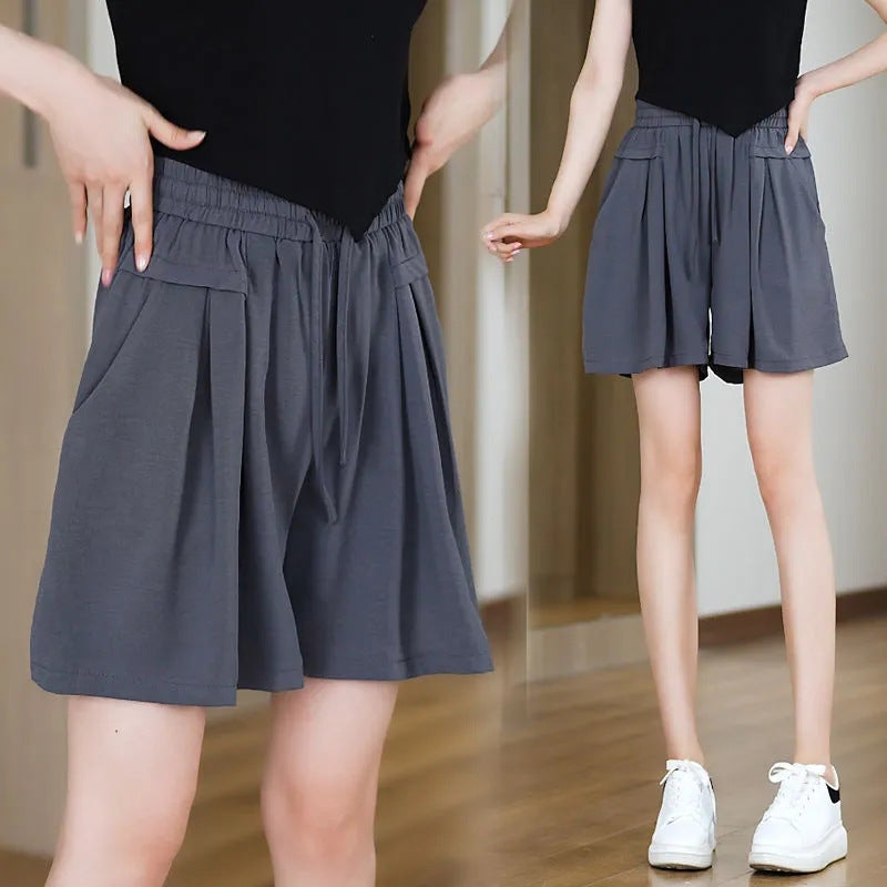 Women's short leisure pants with elastic waistband and practical side pockets Lune London