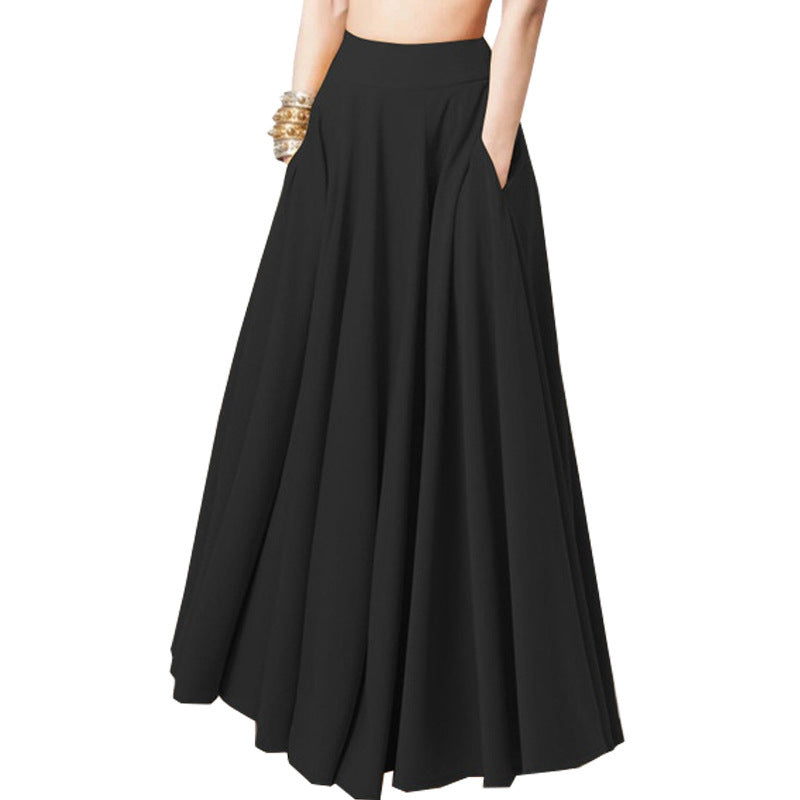 Ladies elegant maxi skirt with a loose fit and practical pockets Lune London