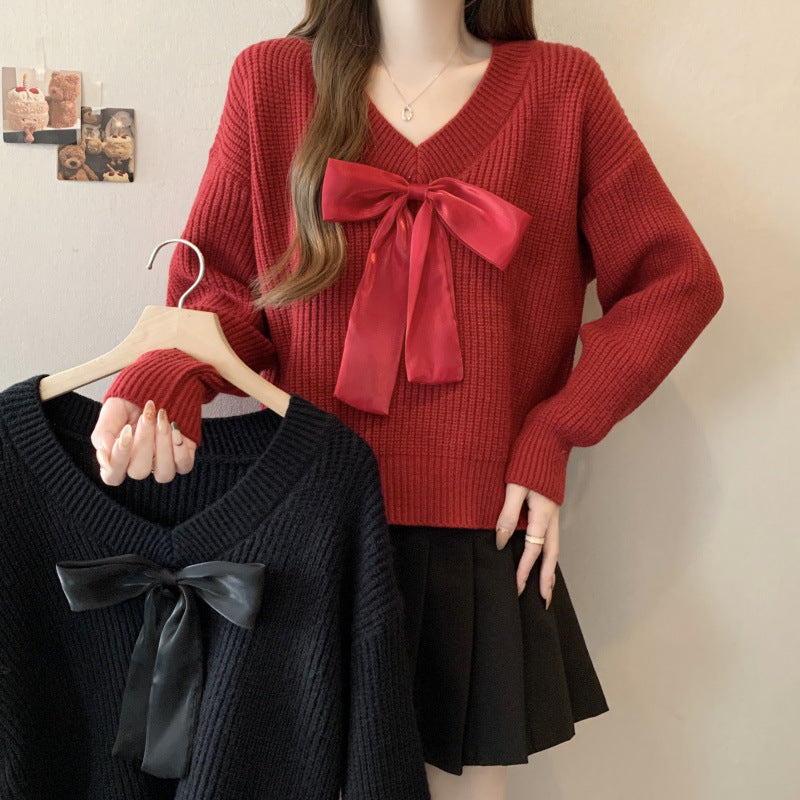 Knitted sweater for women with V-neck and decorative bow accent Lune London