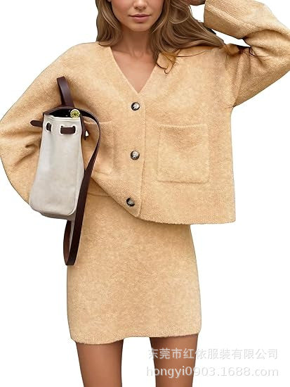 Ensemble tricot de loisirs pour femmes avec décolleté en V et détails de boutons Chic & Stil