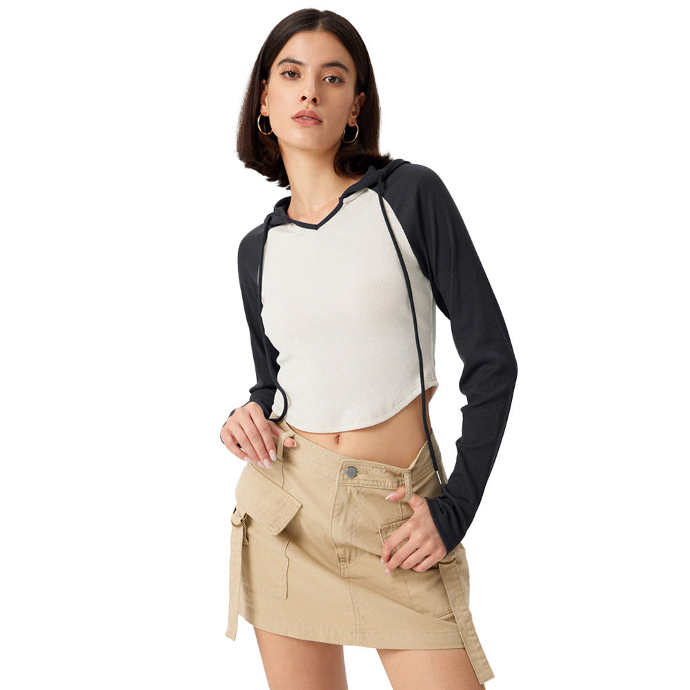 Chic & Stil Women's short sports top with hood and long sleeves
