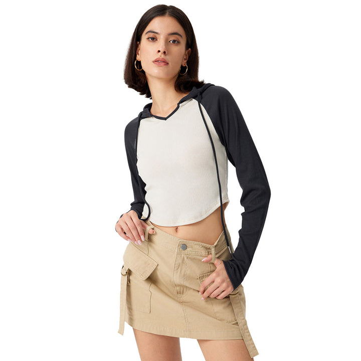 Chic & Stil Women's short sports top with hood and long sleeves