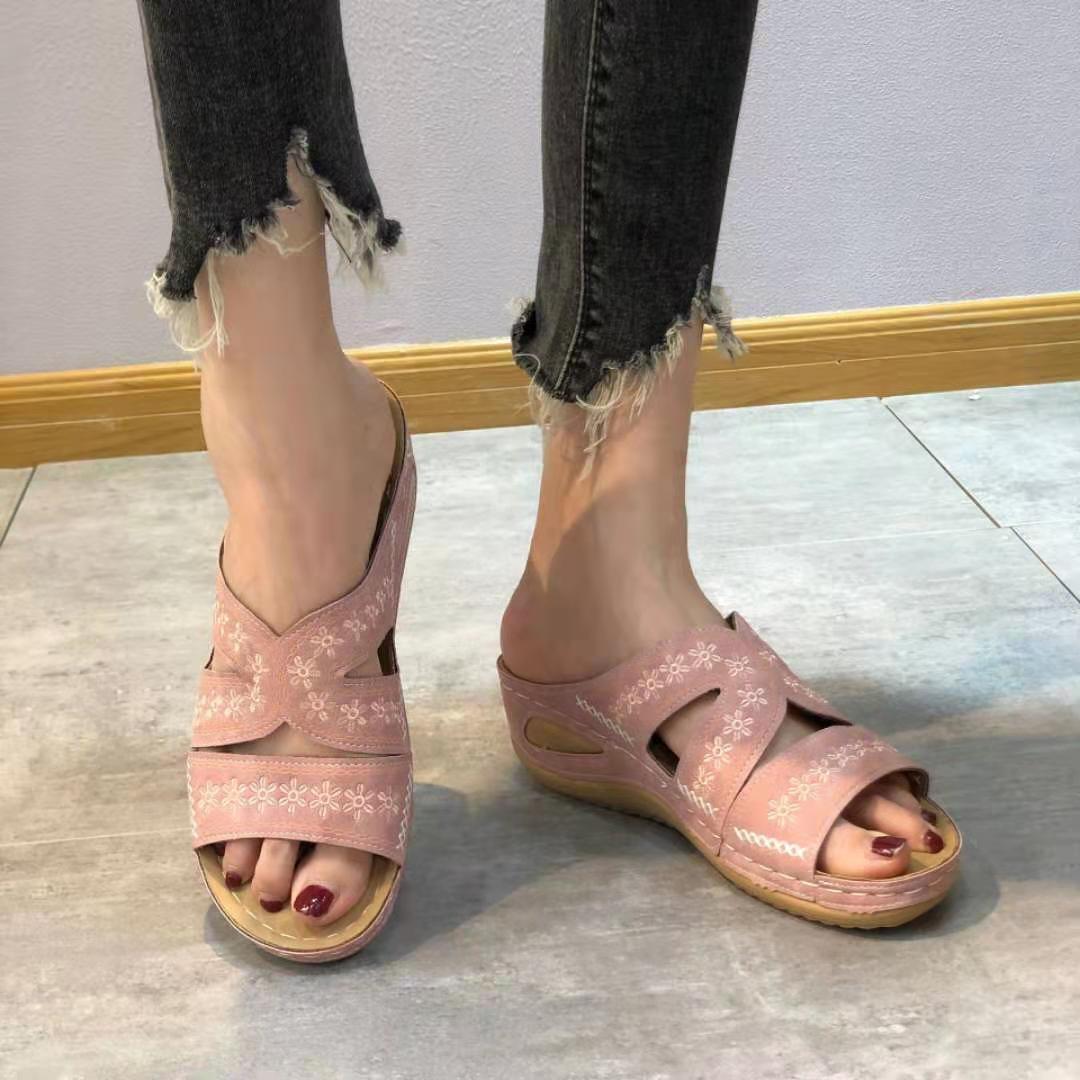 Comfortable strap sandals for women with floral design and anatomical sole Lune London