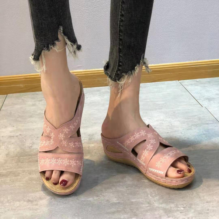 Comfortable strap sandals for women with floral design and anatomical sole Lune London