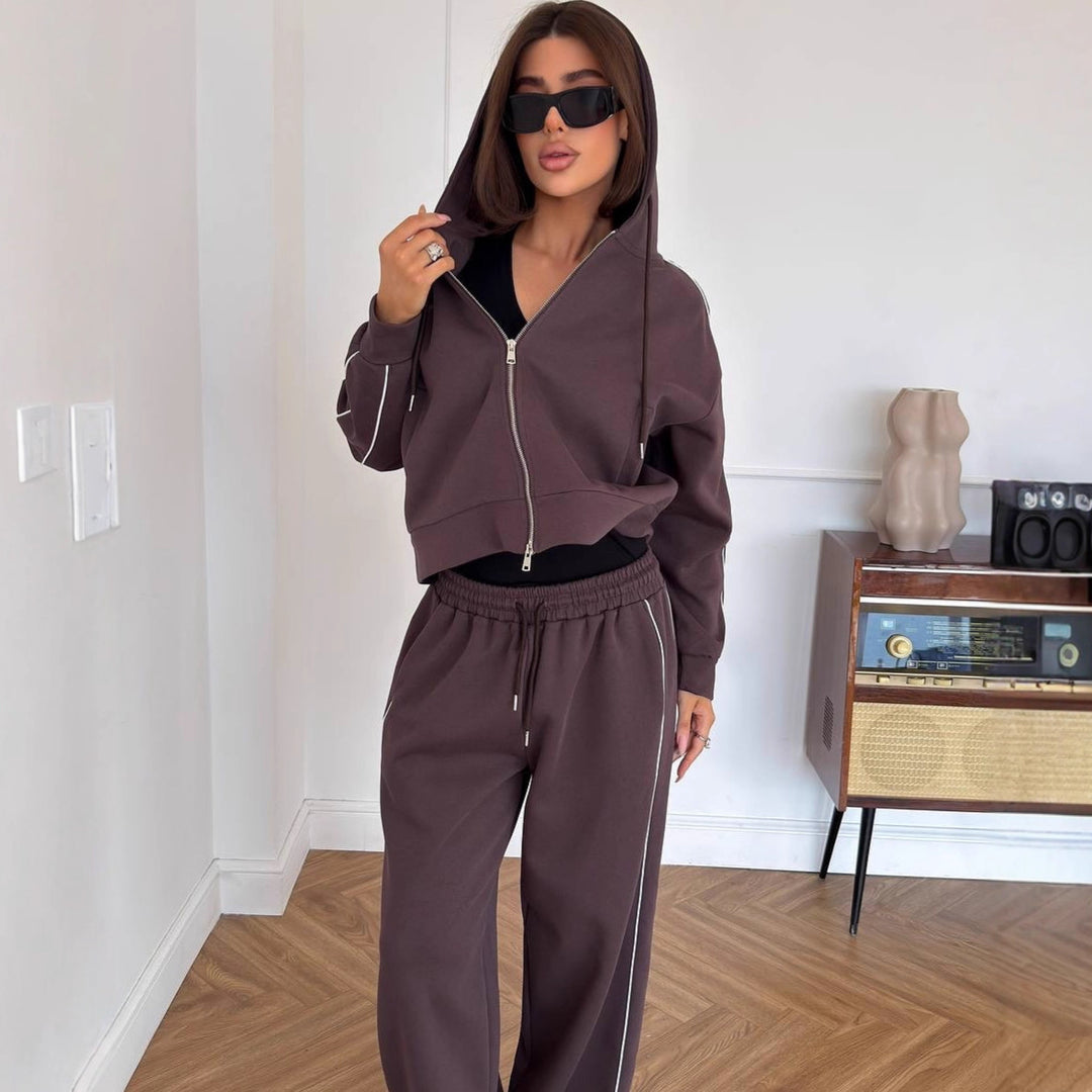 Women's casual tracksuit with cropped hoodie and loose joggers Lune London