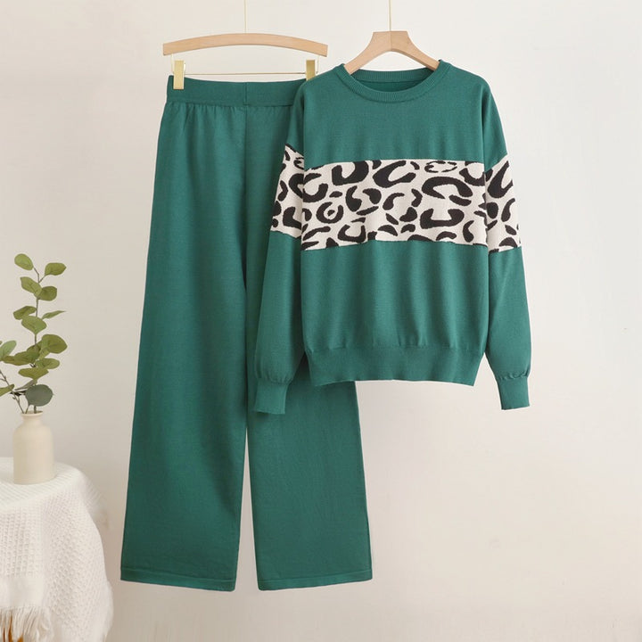 Trendy leisure set for women with a chic leopard pattern