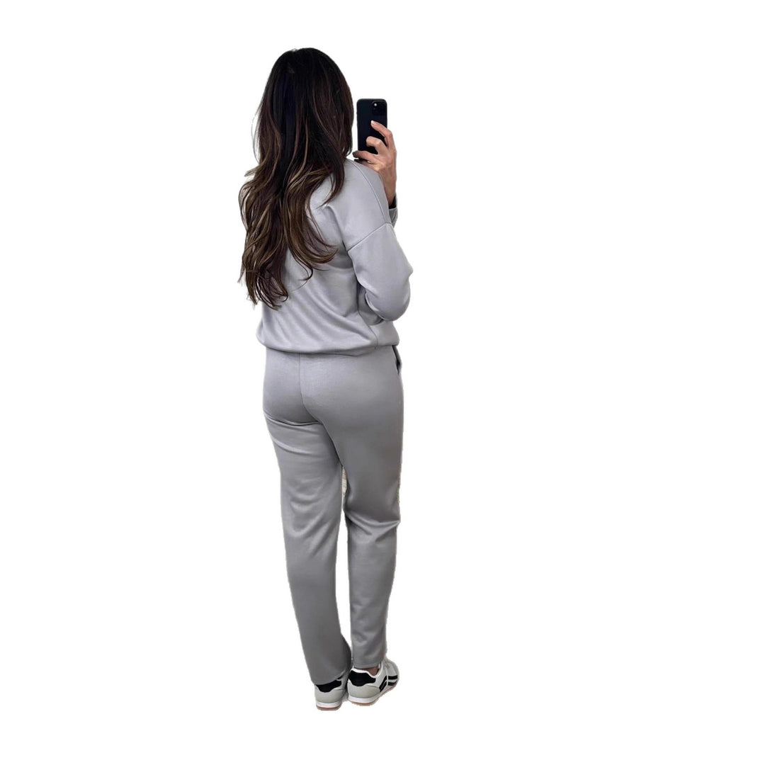 Lune London women's sporty lounge set with elastic waistband and modern cut