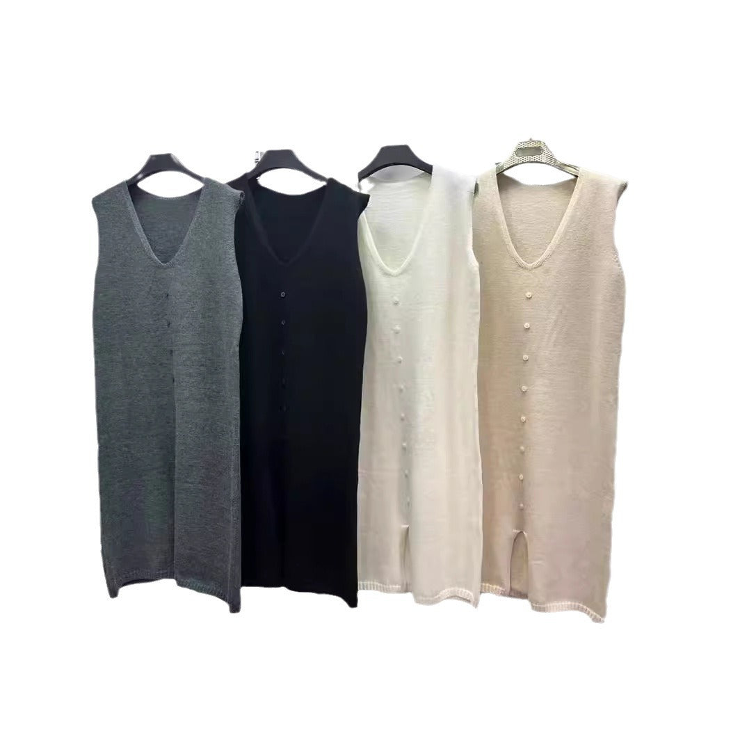 Knee-length knit dress for women with button placket and V-neck Lune London