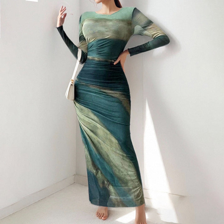 Robe maxi élégante pour femmes avec effet drapé raffiné et manches longues Chic & Stil