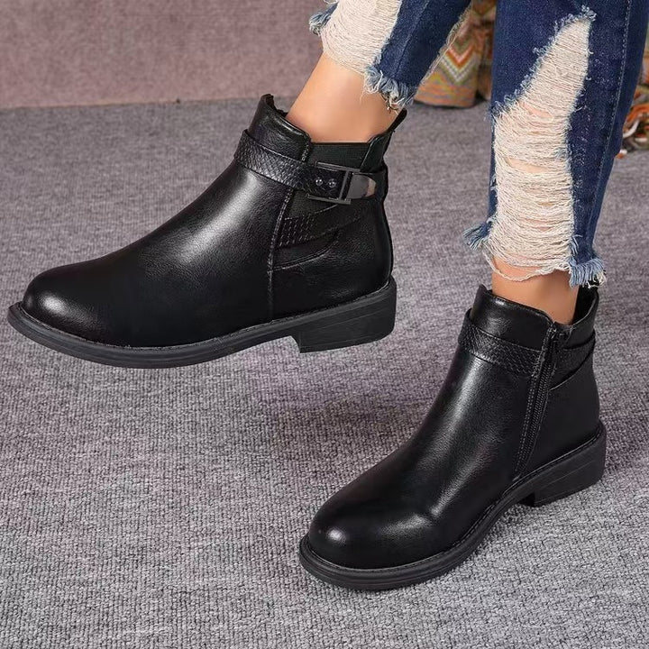 Elegant ankle boots for women with a stylish zipper and a chic comfort design Lune London