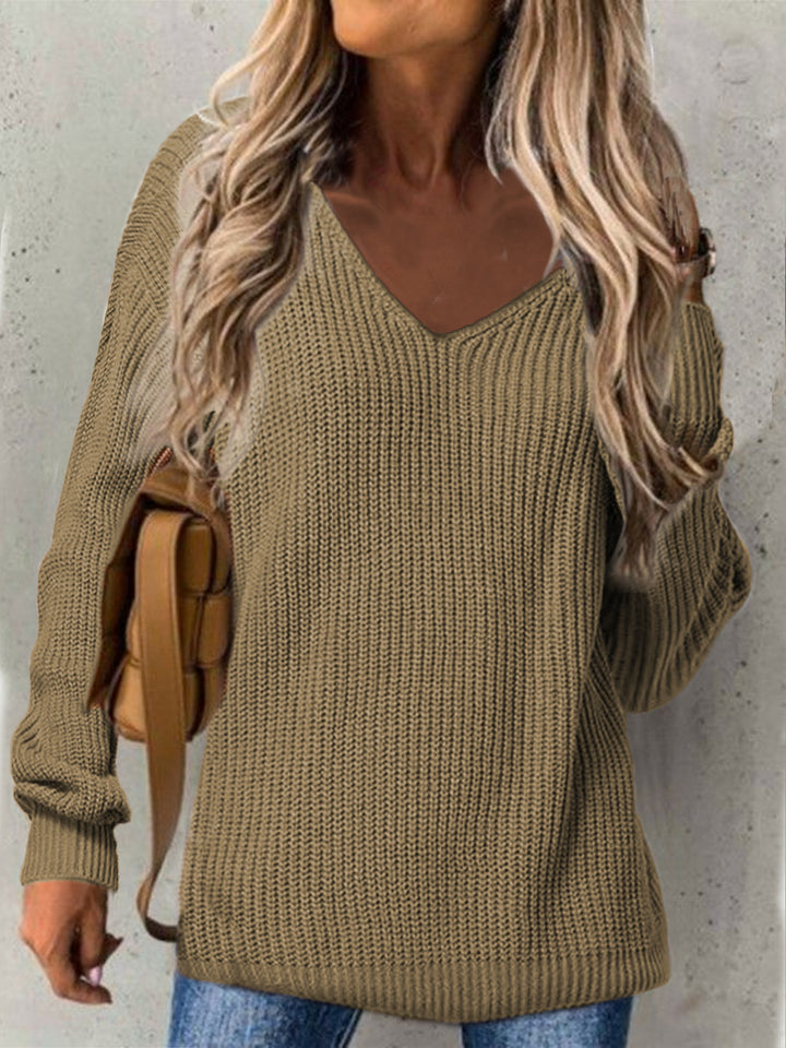 Thick knit V-neck pullover for women with a relaxed fit Lune London