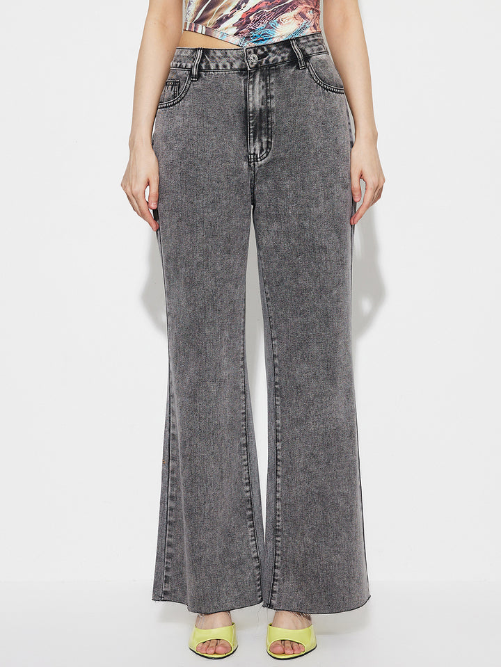 Jeans évasés pour femmes à taille haute et coutures détaillées Chic & Stil