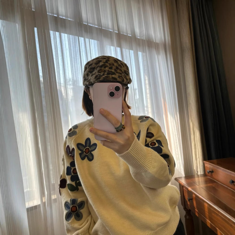 Pull en tricot élégant pour femmes avec design de broderie florale et coupe décontractée Chic & Stil