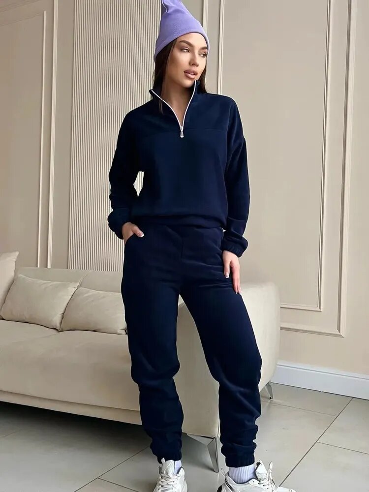 Women's cozy fleece loungewear set with half-zip and elastic waistband Lune London