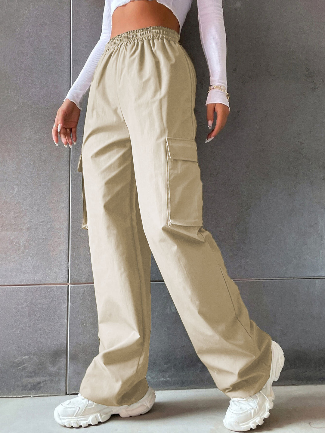 Cargo pants for women with side pockets and elastic waistband Lune London