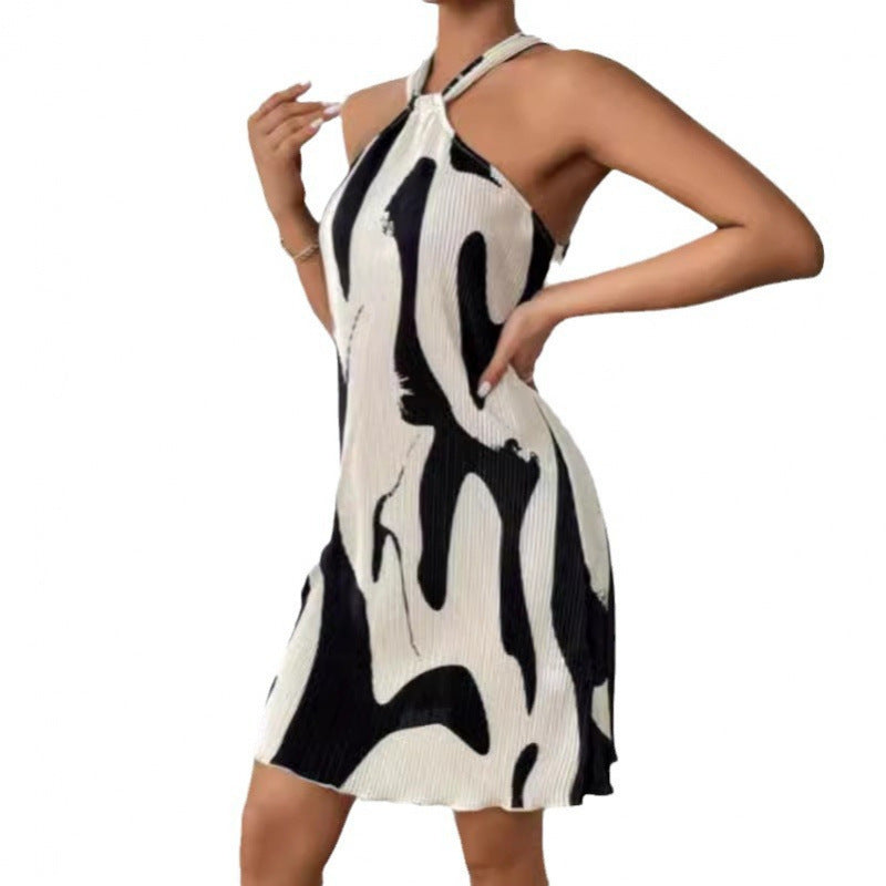 Short fashion dress for women with a refined backless design Lune London