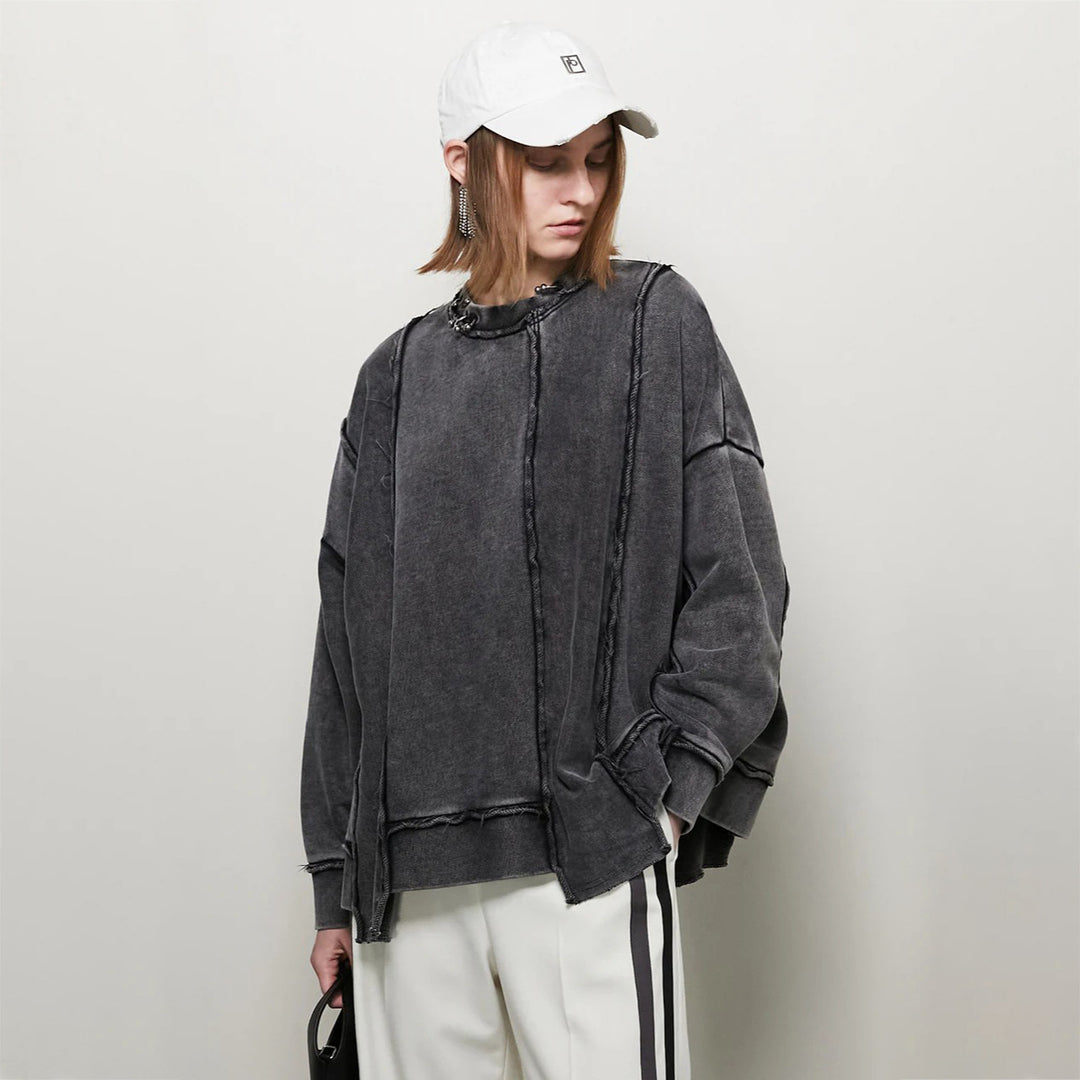 Oversized sweatshirt for women with a relaxed fit and trendy design elements Lune London