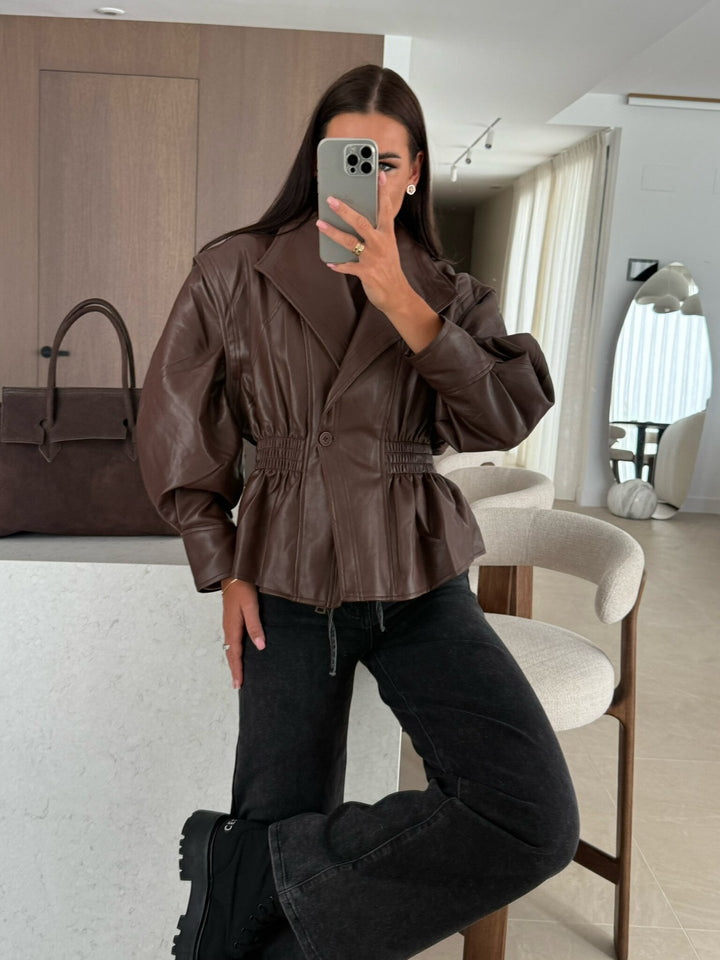 Veste en cuir designer pour femmes avec coupe cintrée et fronces Chic & Stil