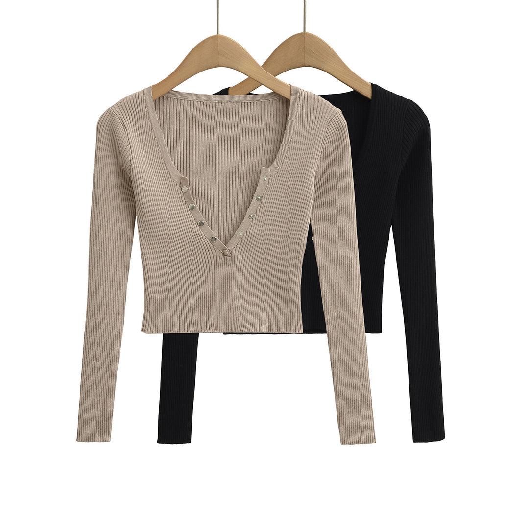 Cropped long sleeve T-shirt for women with button placket Lune London