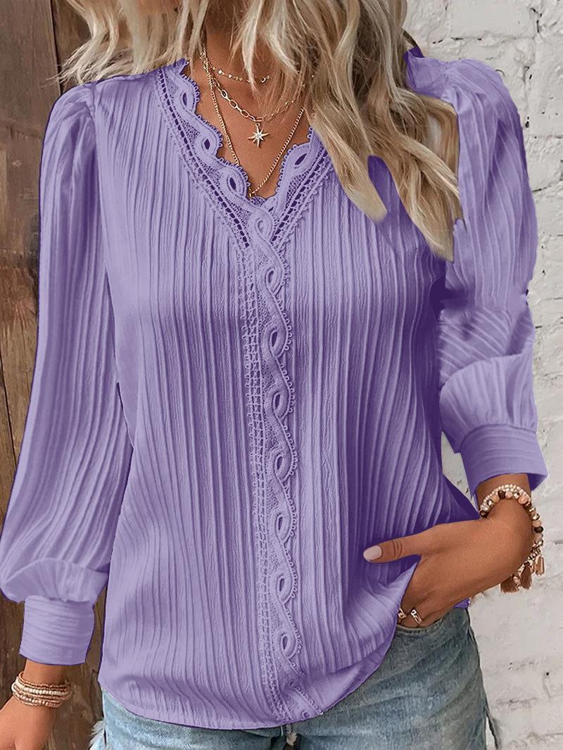 Shirt for women with a refined pleated design and elegant lace accents Lune London