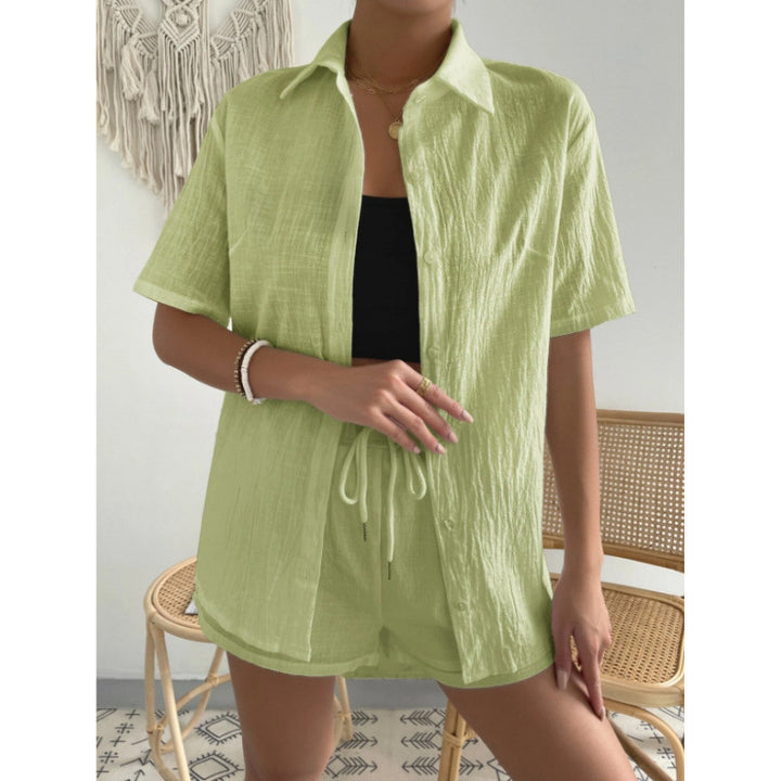 Dame Chique Loungewear-Jumpsuit made of a lightweight and breathable shirt and Lune London shorts