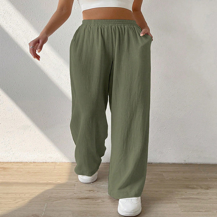Loose leisure pants for women with elastic waistband and practical side pockets Lune London