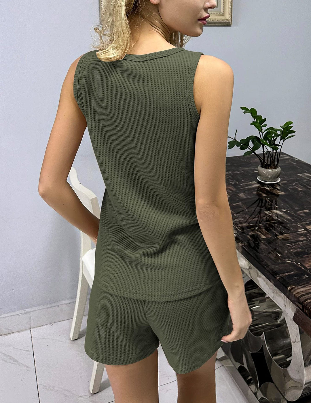 Chic and Stylish High-Quality Short Sports Set for Women with Breathable Waffle Structure