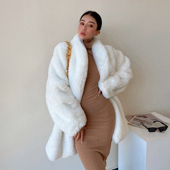 Ladies Short Fur Coat with Casual Cut Lune London