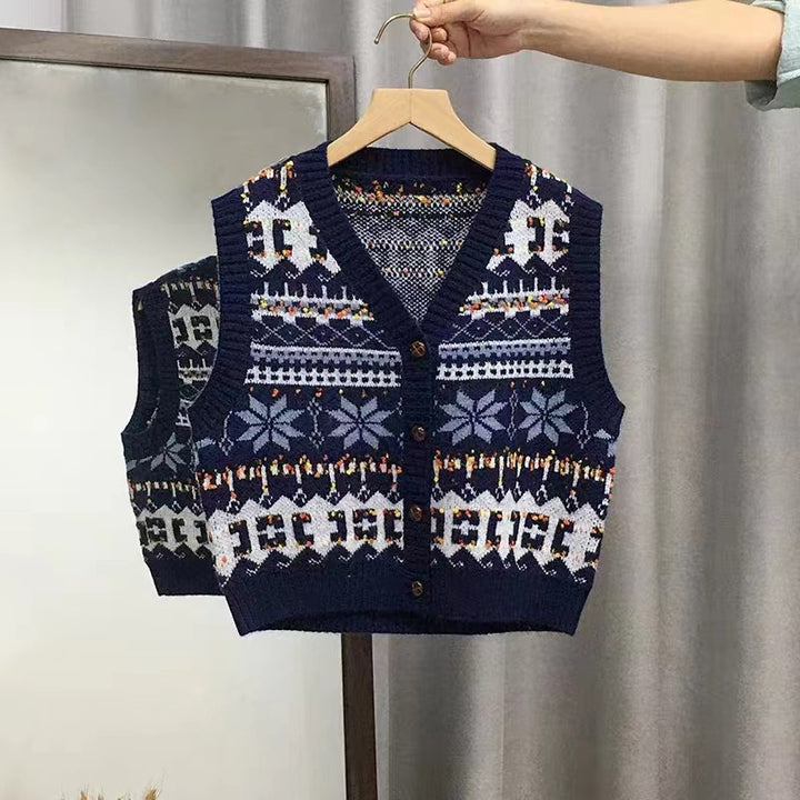Knitted vest for women with a nice Norwegian pattern and button closure Lune London