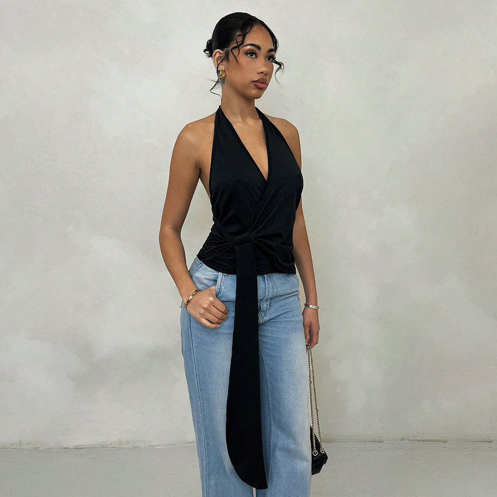 Haut enveloppant pour femmes avec un décolleté V profond et des détails de nœud élégants Chic & Stil