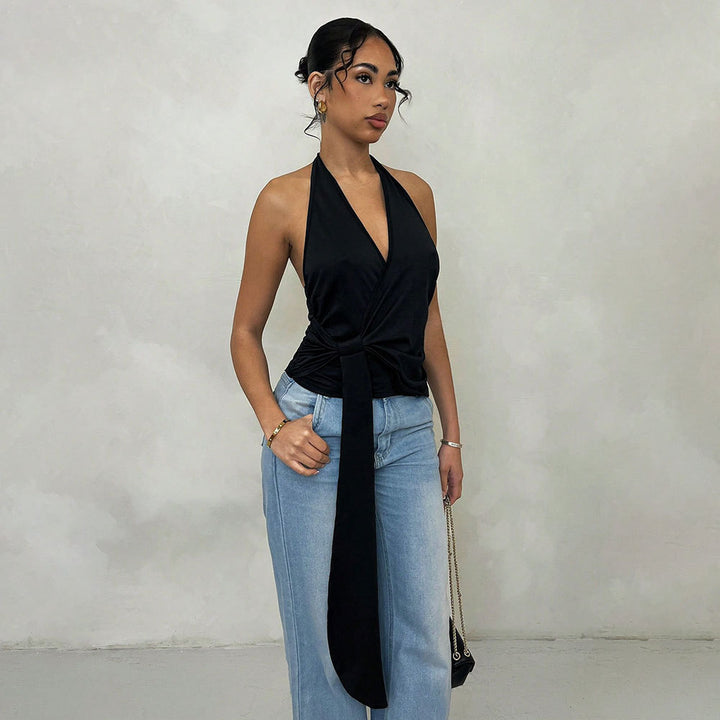 Haut enveloppant pour femmes avec un décolleté V profond et des détails de nœud élégants Chic & Stil