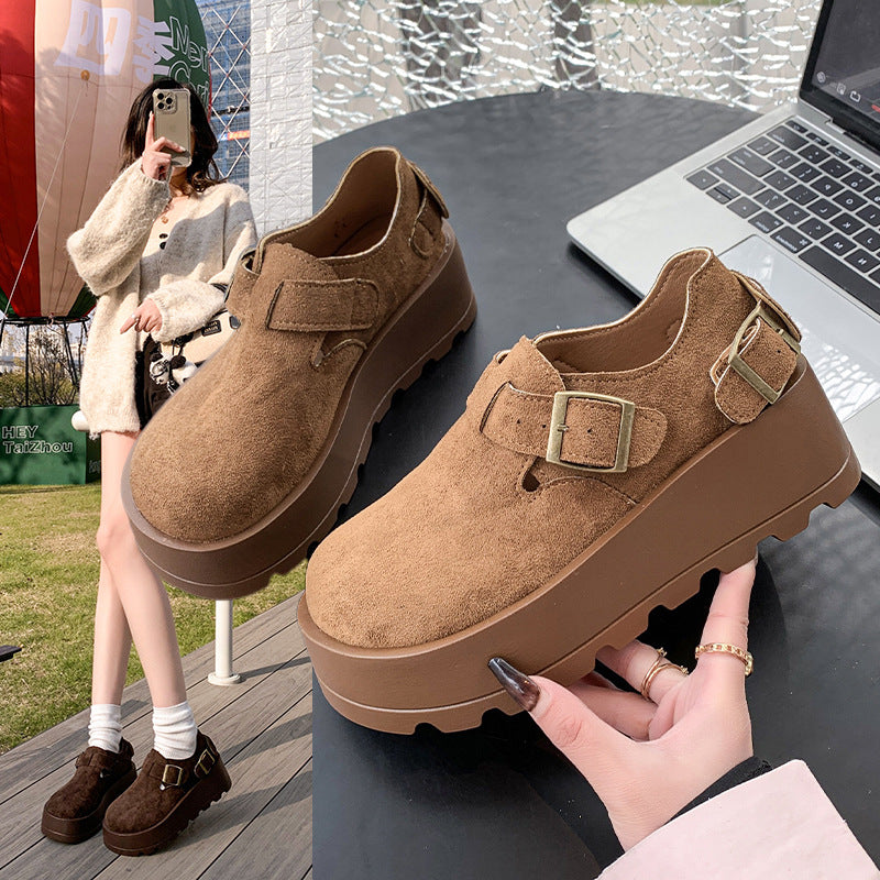 Women’s clogs with trendy buckle design and cushioned sole Lune London